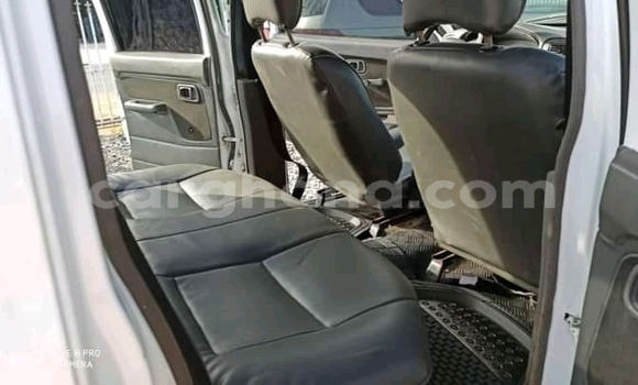 Ra Àlòkù Nissan Hardbody funfun Ọkọ̀ in Accra ni Greater Accra Ra Àlòkù Nissan Hardbody funfun Ọkọ̀ in Accra ni Greater Accra