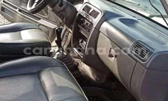 Ra Àlòkù Nissan Hardbody funfun Ọkọ̀ in Accra ni Greater Accra Ra Àlòkù Nissan Hardbody funfun Ọkọ̀ in Accra ni Greater Accra