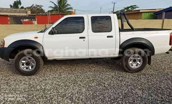 Ra Àlòkù Nissan Hardbody funfun Ọkọ̀ in Accra ni Greater Accra Ra Àlòkù Nissan Hardbody funfun Ọkọ̀ in Accra ni Greater Accra