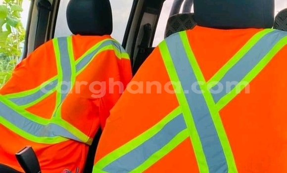 Ra Àlòkù Nissan Hardbody funfun Ọkọ̀ in Accra ni Greater Accra Ra Àlòkù Nissan Hardbody funfun Ọkọ̀ in Accra ni Greater Accra