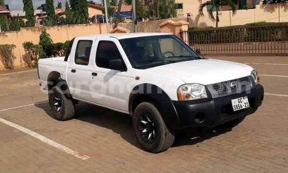 Ra Àlòkù Nissan Hardbody funfun Ọkọ̀ in Accra ni Greater Accra