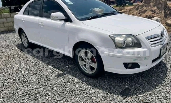Ra Àlòkù Toyota Corolla funfun Ọkọ̀ in Accra ni Greater Accra Ra Àlòkù Toyota Corolla funfun Ọkọ̀ in Accra ni Greater Accra