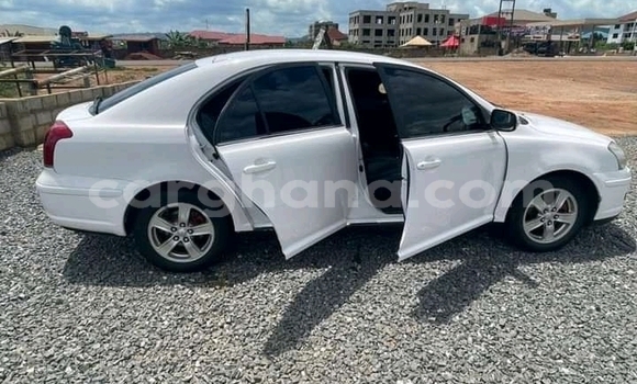 Ra Àlòkù Toyota Corolla funfun Ọkọ̀ in Accra ni Greater Accra Ra Àlòkù Toyota Corolla funfun Ọkọ̀ in Accra ni Greater Accra