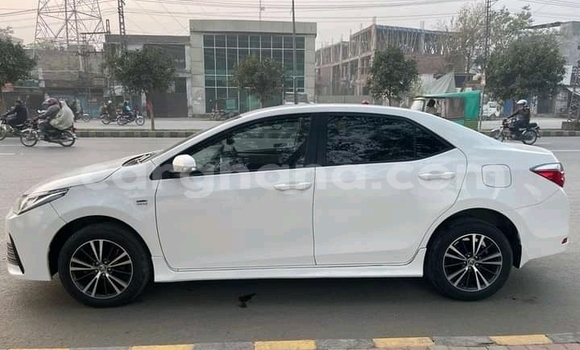 Buy Used Toyota Corolla White Car in Accra in Greater Accra Buy Used Toyota Corolla White Car in Accra in Greater Accra