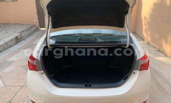 Ra Àlòkù Toyota Corolla funfun Ọkọ̀ in Accra ni Greater Accra Ra Àlòkù Toyota Corolla funfun Ọkọ̀ in Accra ni Greater Accra