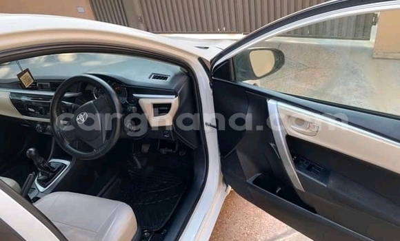 Ra Àlòkù Toyota Corolla funfun Ọkọ̀ in Accra ni Greater Accra Ra Àlòkù Toyota Corolla funfun Ọkọ̀ in Accra ni Greater Accra