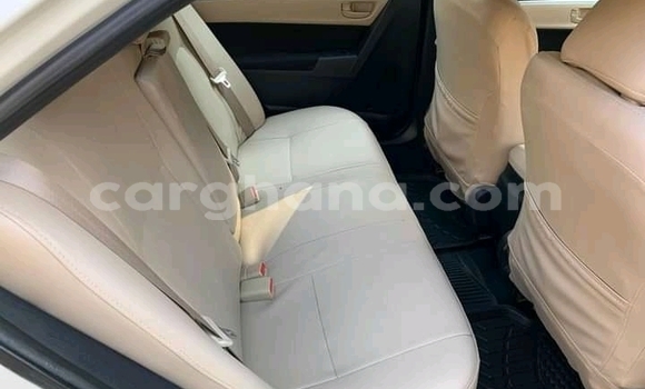 Ra Àlòkù Toyota Corolla funfun Ọkọ̀ in Accra ni Greater Accra Ra Àlòkù Toyota Corolla funfun Ọkọ̀ in Accra ni Greater Accra