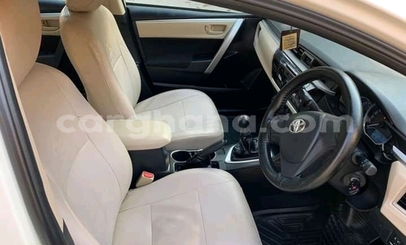 Ra Àlòkù Toyota Corolla funfun Ọkọ̀ in Accra ni Greater Accra Ra Àlòkù Toyota Corolla funfun Ọkọ̀ in Accra ni Greater Accra