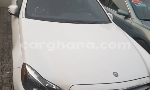 Ra Àlòkù Mercedes‒Benz E–Class funfun Ọkọ̀ in Tema ni Greater Accra Ra Àlòkù Mercedes‒Benz E–Class funfun Ọkọ̀ in Tema ni Greater Accra