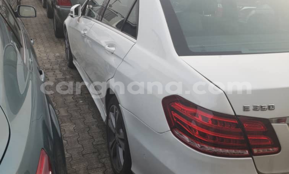 Ra Àlòkù Mercedes‒Benz E–Class funfun Ọkọ̀ in Tema ni Greater Accra Ra Àlòkù Mercedes‒Benz E–Class funfun Ọkọ̀ in Tema ni Greater Accra