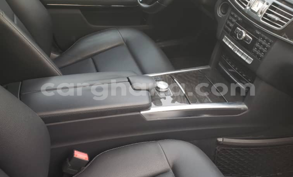 Ra Àlòkù Mercedes‒Benz E–Class funfun Ọkọ̀ in Tema ni Greater Accra Ra Àlòkù Mercedes‒Benz E–Class funfun Ọkọ̀ in Tema ni Greater Accra