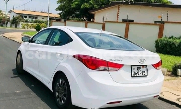 Ra Àlòkù Hyundai Elantra funfun Ọkọ̀ in Accra ni Greater Accra Ra Àlòkù Hyundai Elantra funfun Ọkọ̀ in Accra ni Greater Accra