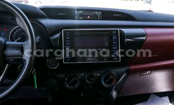 Ra Àlòkù Toyota RAV4 funfun Ọkọ̀ in Accra ni Greater Accra Ra Àlòkù Toyota RAV4 funfun Ọkọ̀ in Accra ni Greater Accra