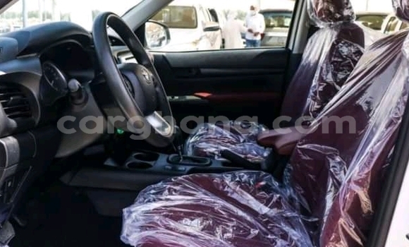 Ra Àlòkù Toyota RAV4 funfun Ọkọ̀ in Accra ni Greater Accra Ra Àlòkù Toyota RAV4 funfun Ọkọ̀ in Accra ni Greater Accra