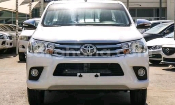 Ra Àlòkù Toyota RAV4 funfun Ọkọ̀ in Accra ni Greater Accra Ra Àlòkù Toyota RAV4 funfun Ọkọ̀ in Accra ni Greater Accra