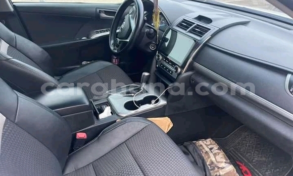 Ra Àlòkù Toyota Camry funfun Ọkọ̀ in Berekum ni Brong-Ahafo Ra Àlòkù Toyota Camry funfun Ọkọ̀ in Berekum ni Brong-Ahafo