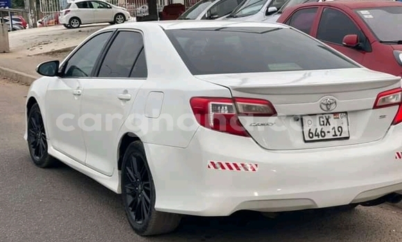Ra Àlòkù Toyota Camry funfun Ọkọ̀ in Berekum ni Brong-Ahafo Ra Àlòkù Toyota Camry funfun Ọkọ̀ in Berekum ni Brong-Ahafo