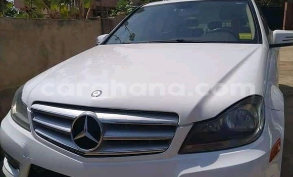 Ra Àlòkù Mercedes‒Benz 190–Series funfun Ọkọ̀ in Accra ni Greater Accra Ra Àlòkù Mercedes‒Benz 190–Series funfun Ọkọ̀ in Accra ni Greater Accra