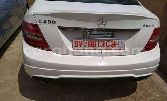 Ra Àlòkù Mercedes‒Benz 190–Series funfun Ọkọ̀ in Accra ni Greater Accra Ra Àlòkù Mercedes‒Benz 190–Series funfun Ọkọ̀ in Accra ni Greater Accra