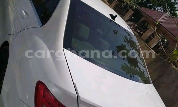 Ra Àlòkù Mercedes‒Benz 190–Series funfun Ọkọ̀ in Accra ni Greater Accra Ra Àlòkù Mercedes‒Benz 190–Series funfun Ọkọ̀ in Accra ni Greater Accra