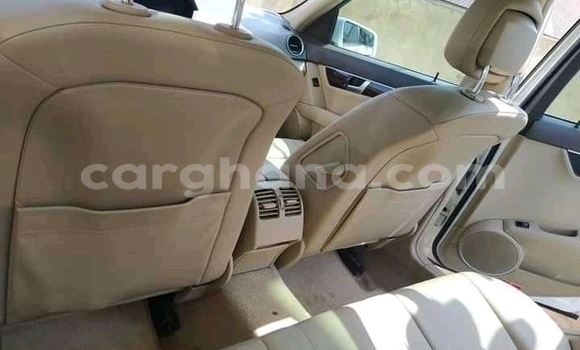 Ra Àlòkù Mercedes‒Benz 190–Series funfun Ọkọ̀ in Accra ni Greater Accra Ra Àlòkù Mercedes‒Benz 190–Series funfun Ọkọ̀ in Accra ni Greater Accra