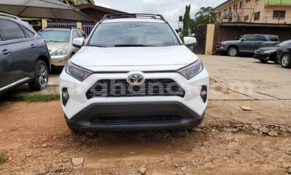 Ra Àlòkù Toyota RAV4 funfun Ọkọ̀ in Tema ni Greater Accra