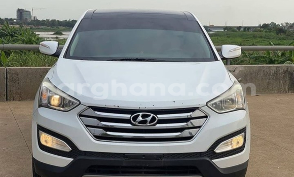Ra Àlòkù Hyundai Santa Fe funfun Ọkọ̀ in Tema ni Greater Accra