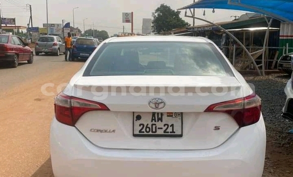 Ra Àlòkù Toyota Corolla funfun Ọkọ̀ in Accra ni Greater Accra Ra Àlòkù Toyota Corolla funfun Ọkọ̀ in Accra ni Greater Accra