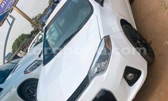 Ra Àlòkù Toyota Corolla funfun Ọkọ̀ in Accra ni Greater Accra Ra Àlòkù Toyota Corolla funfun Ọkọ̀ in Accra ni Greater Accra