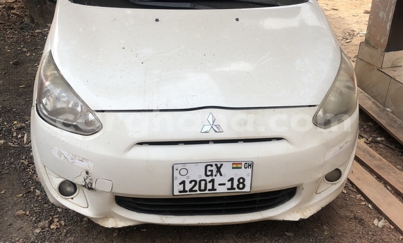 Ra Àlòkù Mitsubishi Mirage funfun Ọkọ̀ in Tema ni Greater Accra Ra Àlòkù Mitsubishi Mirage funfun Ọkọ̀ in Tema ni Greater Accra