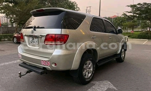 Ra Àlòkù Toyota Fortuner Miiran Ọkọ̀ in Accra ni Greater Accra Ra Àlòkù Toyota Fortuner Miiran Ọkọ̀ in Accra ni Greater Accra