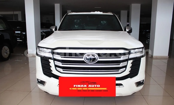 Sayi Sabo Toyota Land Cruiser White Mota in Accra a Greater Accra