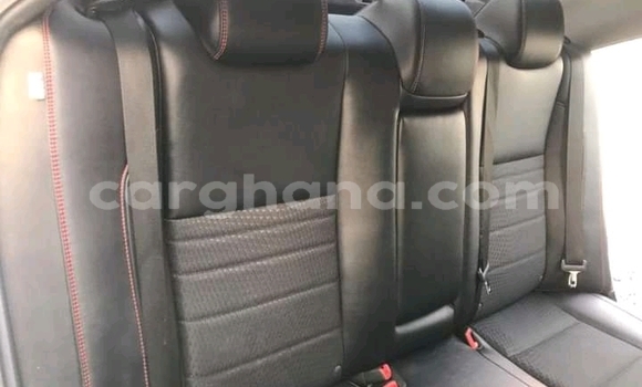 Ra Àlòkù Toyota Camry funfun Ọkọ̀ in Accra ni Greater Accra Ra Àlòkù Toyota Camry funfun Ọkọ̀ in Accra ni Greater Accra
