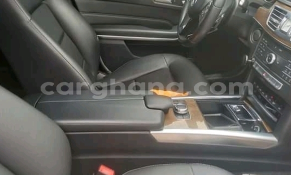 Ra Àlòkù Mercedes‒Benz V-klasse Black Ọkọ̀ in Accra ni Greater Accra Ra Àlòkù Mercedes‒Benz V-klasse Black Ọkọ̀ in Accra ni Greater Accra