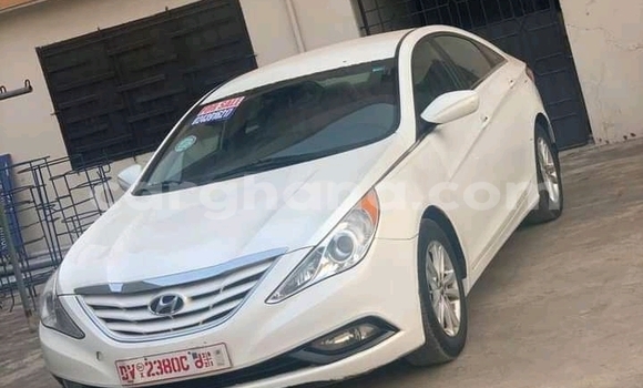 Ra Àlòkù Hyundai Elantra funfun Ọkọ̀ in Accra ni Greater Accra