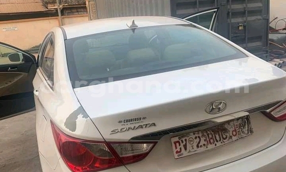 Ra Àlòkù Hyundai Elantra funfun Ọkọ̀ in Accra ni Greater Accra Ra Àlòkù Hyundai Elantra funfun Ọkọ̀ in Accra ni Greater Accra