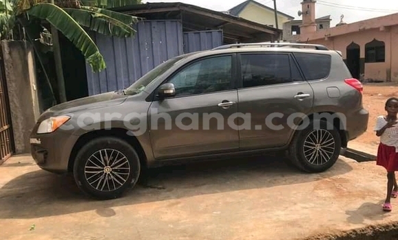 Ra Àlòkù Toyota RAV4 Silver Ọkọ̀ in Accra ni Greater Accra Ra Àlòkù Toyota RAV4 Silver Ọkọ̀ in Accra ni Greater Accra