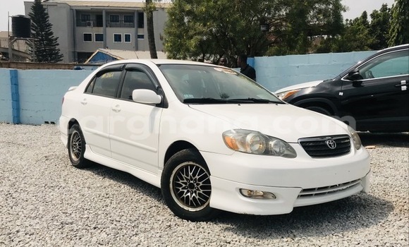 Ra Àlòkù Toyota Corolla funfun Ọkọ̀ in Tema ni Greater Accra