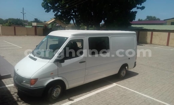 Sayi Imported Mercedes-Benz C-Classe White Mota in Tema a Greater Accra