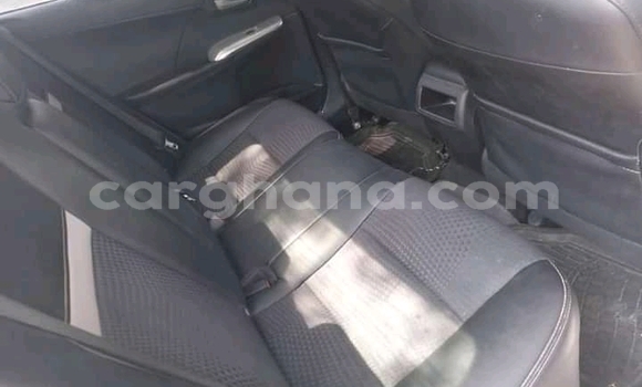 Ra Àlòkù Toyota Camry funfun Ọkọ̀ in Accra ni Greater Accra Ra Àlòkù Toyota Camry funfun Ọkọ̀ in Accra ni Greater Accra