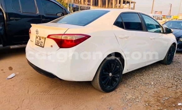 Ra Àlòkù Toyota Corolla funfun Ọkọ̀ in Accra ni Greater Accra Ra Àlòkù Toyota Corolla funfun Ọkọ̀ in Accra ni Greater Accra