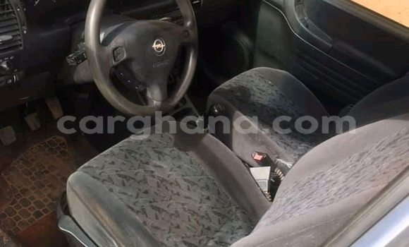 Ra Àlòkù Opel Zafira funfun Ọkọ̀ in Accra ni Greater Accra Ra Àlòkù Opel Zafira funfun Ọkọ̀ in Accra ni Greater Accra