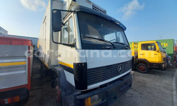 Sayi Na hannu Mercedes‒Benz 250 White Mota in Tema a Greater Accra