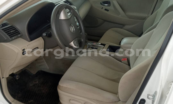 Sayi Na hannu Toyota Camry White Mota in Tema a Greater Accra Sayi Na hannu Toyota Camry White Mota in Tema a Greater Accra