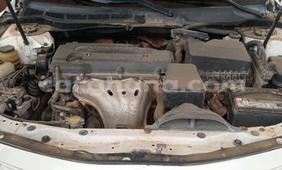 Sayi Na hannu Toyota Camry White Mota in Tema a Greater Accra Sayi Na hannu Toyota Camry White Mota in Tema a Greater Accra