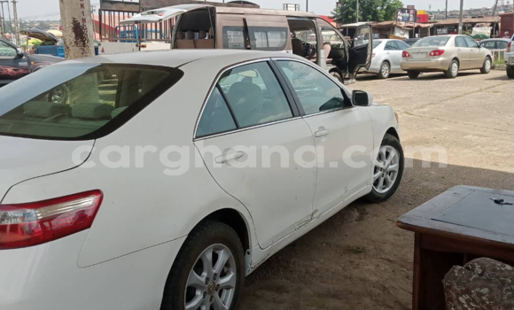 Sayi Na hannu Toyota Camry White Mota in Tema a Greater Accra Sayi Na hannu Toyota Camry White Mota in Tema a Greater Accra