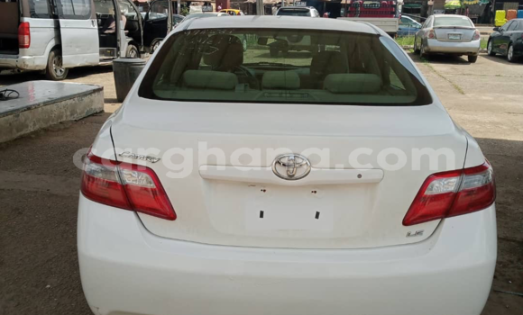Sayi Na hannu Toyota Camry White Mota in Tema a Greater Accra Sayi Na hannu Toyota Camry White Mota in Tema a Greater Accra