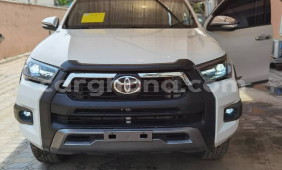 Ra Àlòkù Toyota Hilux funfun Ọkọ̀ in Tema ni Greater Accra Ra Àlòkù Toyota Hilux funfun Ọkọ̀ in Tema ni Greater Accra