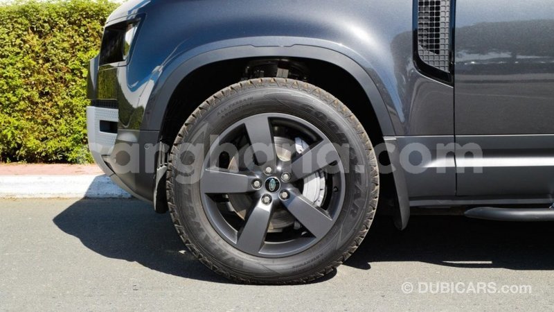 Big with watermark land rover defender ashanti import dubai 40008