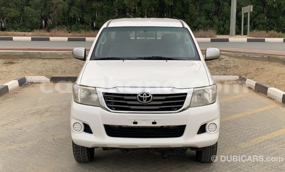 Sayi Imported Toyota Hilux White Mota in Import - Dubai a Ashanti Sayi Imported Toyota Hilux White Mota in Import - Dubai a Ashanti